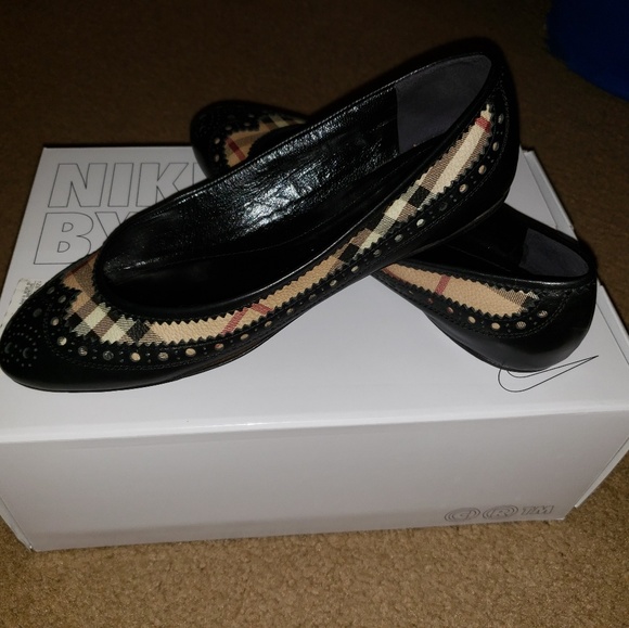 Burberry Shoes - Burberry flat shoes "black novacheck"